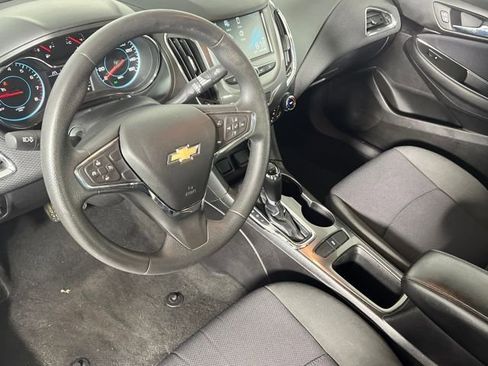 Used 2017 Chevrolet Cruze LT w/ Convenience Package image 21