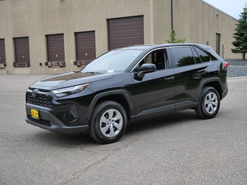 Certified 2024 Toyota RAV4 LE AWD/4WD image 3