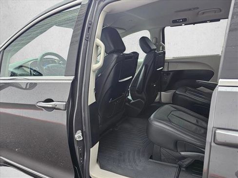 Used 2017 Chrysler Pacifica Touring-L Plus w/ Advanced Safetytec Group image 14