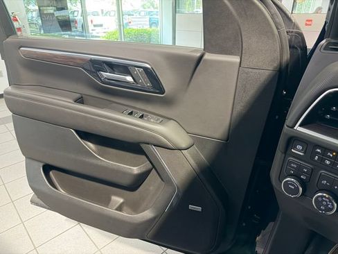 Used 2025 Chevrolet Tahoe Premier AWD/4WD image 27