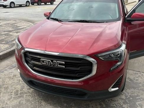 Used 2019 GMC Terrain SLE FWD image 1