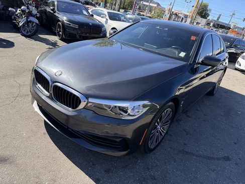 Used 2019 BMW 530e w/ Convenience Package image 3