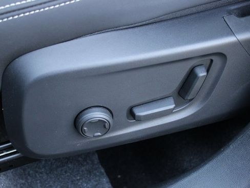 Used 2025 Volvo XC40 B5 Plus image 14