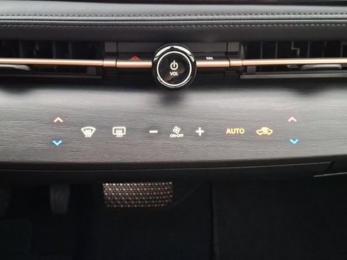 Certified 2023 Nissan Ariya AWD image 16