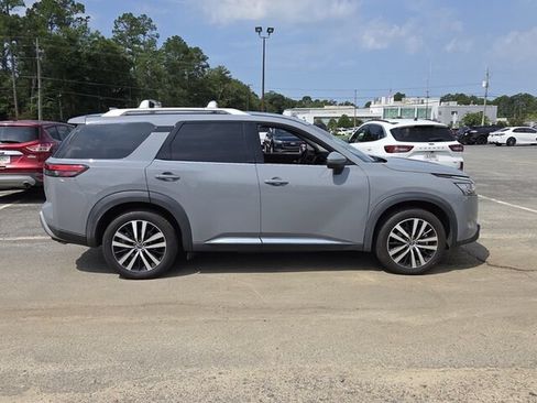 Used 2023 Nissan Pathfinder Platinum AWD/4WD image 15