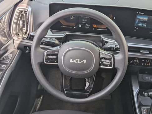 Certified 2025 Kia Sorento LX image 16