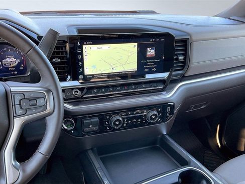 Used 2026 Chevrolet Silverado 2500 LTZ w/ LTZ Premium Package image 6