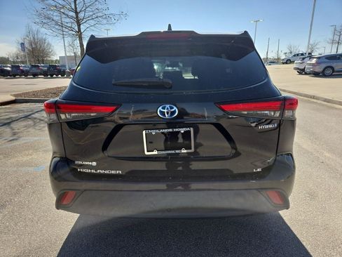 Used 2021 Toyota Highlander LE image 12