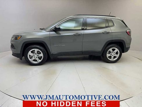 Used 2024 Jeep Compass Latitude image 2