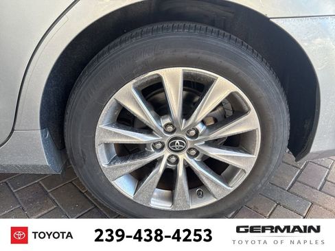 Used 2017 Toyota Camry XLE image 11