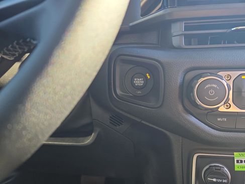 New 2025 Jeep Gladiator Sport image 29