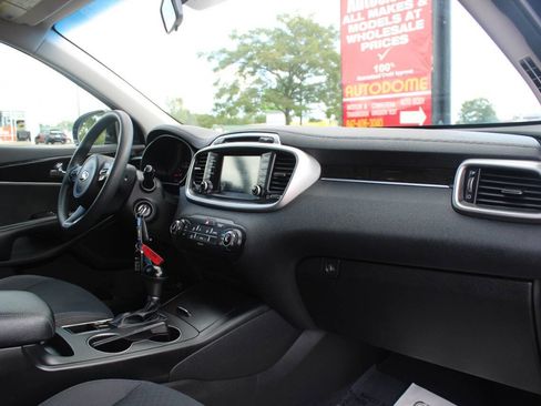 Used 2018 Kia Sorento FWD image 12