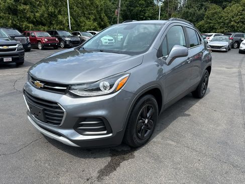 Used 2020 Chevrolet Trax LT FWD image 7