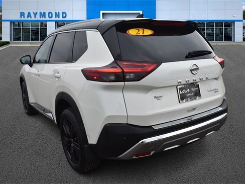 Used 2021 Nissan Rogue Platinum image 5
