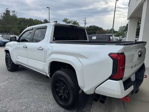 Used 2025 Toyota Tacoma Limited AWD/4WD image 9