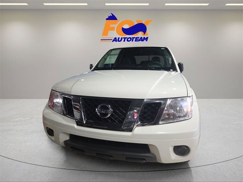 Used 2019 Nissan Frontier SV image 2