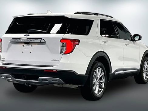 Used 2024 Ford Explorer XLT w/ Equipment Group 202A AWD/4WD image 8