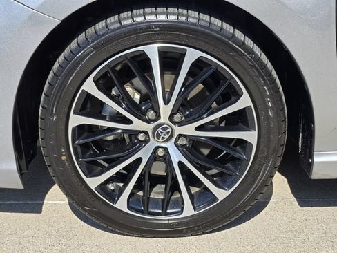 Used 2019 Toyota Camry SE FWD image 7