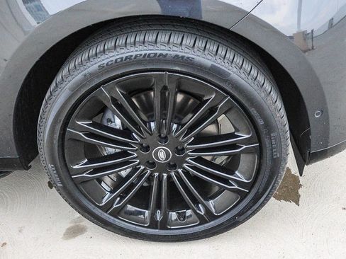 New 2025 Land Rover Range Rover Long Wheelbase SE image 14