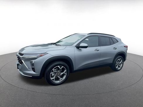 Used 2025 Chevrolet Trax LT image 8