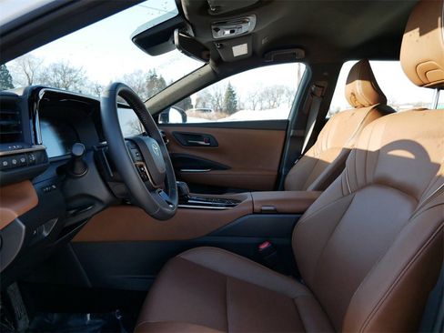 Used 2025 Toyota Crown Signia XLE image 8