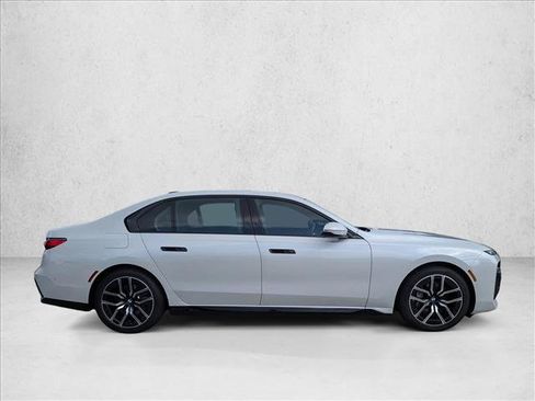 Used 2023 BMW 740i RWD image 4