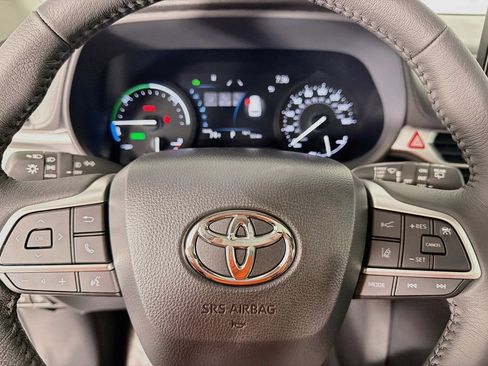 New 2026 Toyota Sienna XLE FWD image 15