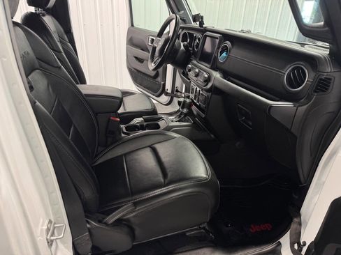 Used 2022 Jeep Wrangler Unlimited Sahara w/ Cold Weather Group image 22