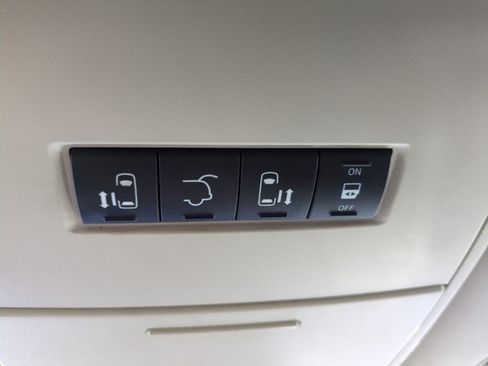 Used 2013 Dodge Grand Caravan SXT FWD image 23