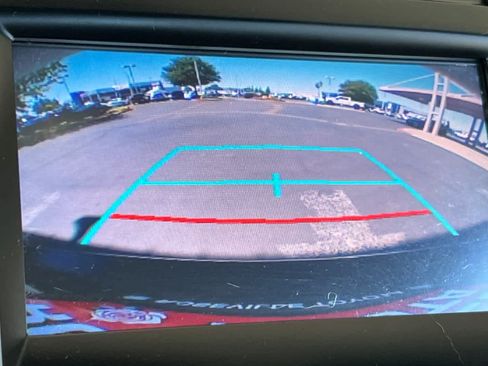 Used 2016 Toyota Camry LE FWD image 19