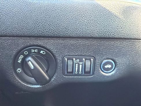 Used 2017 Dodge Charger SE image 14