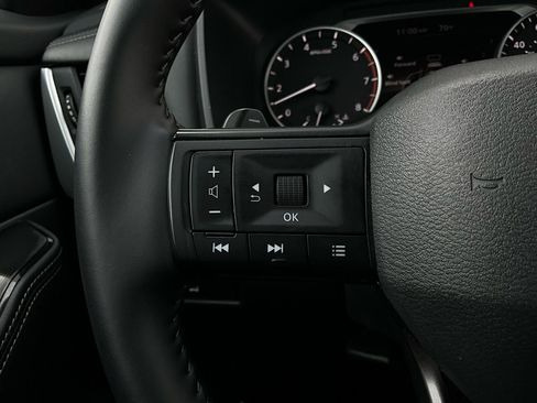 Used 2025 Nissan Rogue SV image 32