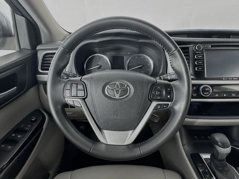 Used 2017 Toyota Highlander XLE image 11