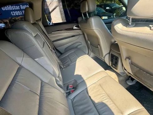 Used 2012 Jeep Grand Cherokee Laredo AWD/4WD image 8