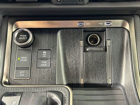 Used 2024 Lexus GX 550 w/ Accessory Package (2T) image 27