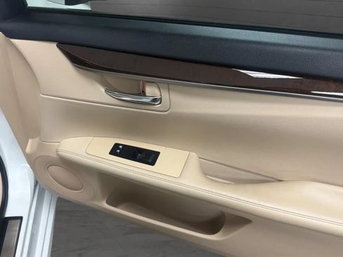 Used 2014 Lexus ES 350 w/ Luxury Package FWD image 20