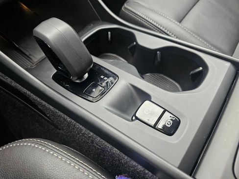 Certified 2025 Volvo XC40 B5 Core w/ Protection Package Premier image 37