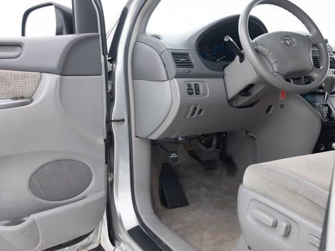 Used 2007 Toyota Sienna LE FWD image 24