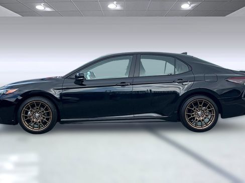 Used 2023 Toyota Camry SE image 2