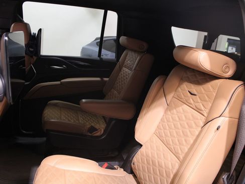Used 2023 Cadillac Escalade ESV Premium Luxury w/ Performance Package AWD/4WD image 18