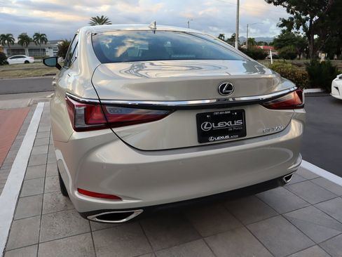 Used 2025 Lexus ES 350 w/ Premium Package image 19