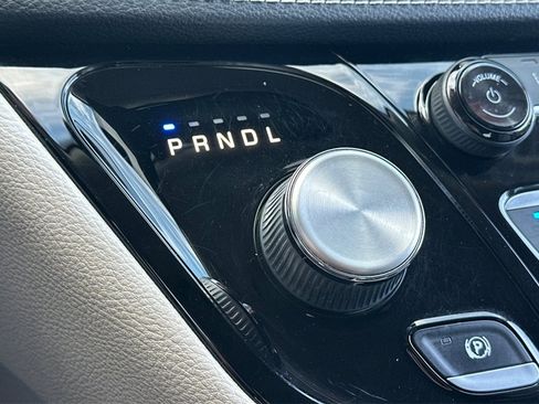 Used 2022 Chrysler Pacifica Touring-L image 19