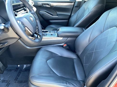 Used 2020 Toyota Highlander Limited Platinum image 17