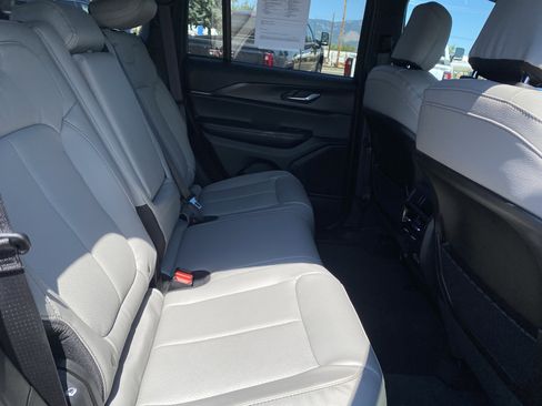 Used 2025 Jeep Grand Cherokee Laredo X w/ Trailer Tow Package image 16