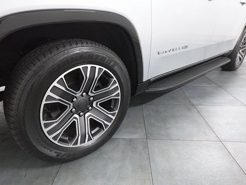 Used 2024 Jeep Wagoneer L Series II w/ Flexible Seating Group image 31