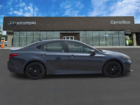 Used 2026 Toyota Camry SE FWD image 4