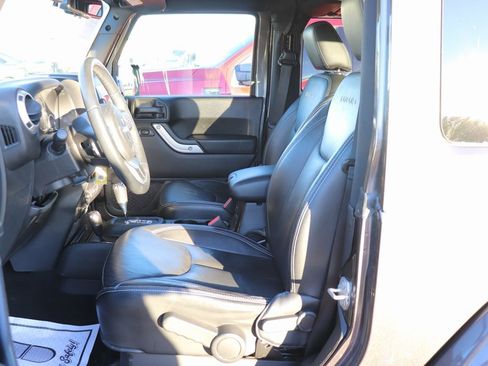 Used 2017 Jeep Wrangler Sahara image 15