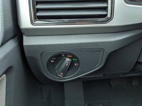 Certified 2023 Volkswagen Atlas SE image 30