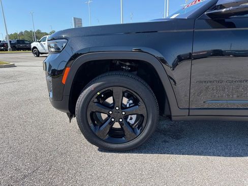 New 2025 Jeep Grand Cherokee Altitude image 27