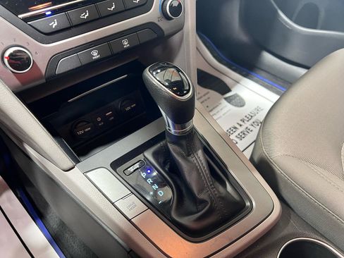 Used 2017 Hyundai Elantra SE image 15